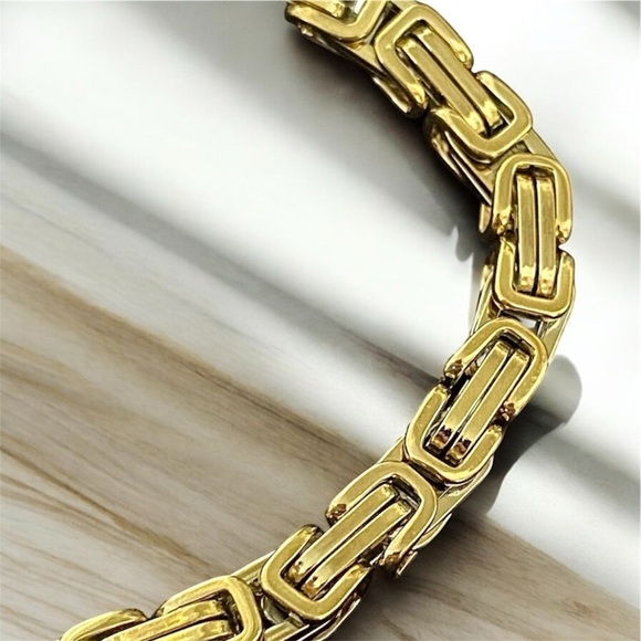 18k Gold plated Stainless Steel Byzantine 8.3 inch long and 7mm width bracelet - Picture 3 of 7